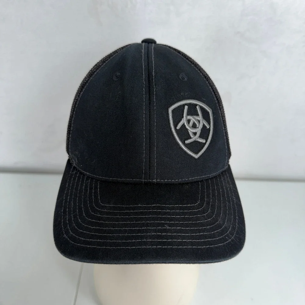 Ariat Hat Offset Logo Shield  Flexfit 110 Trucker Cap Black Mesh Snapback Mens